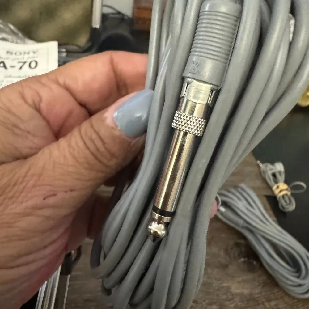 Vintage Sony CCD-V110 Video8 PRO Camcorder Kit For PartsRepair/Battery/Chargers